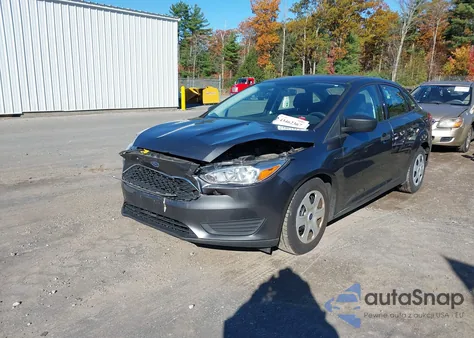 2018 Ford Focus S z USA, uszkodzony, nr VIN 1FADP3E23JL213801